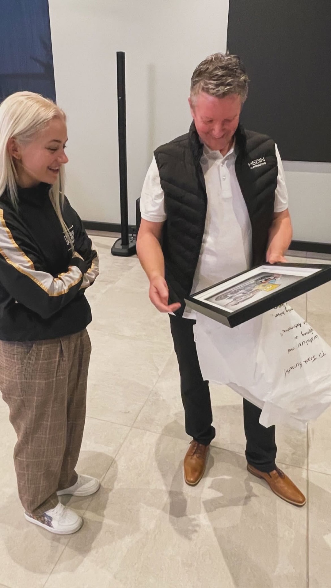 "Overekking Hedersgave til Hedin Automotive Stavanger – Art by Birk"